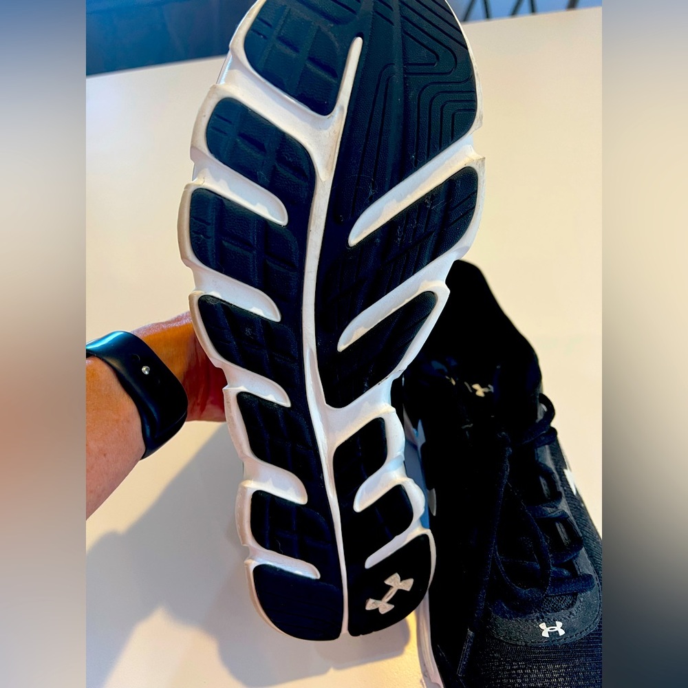 Mens Under Armour tennis shoes